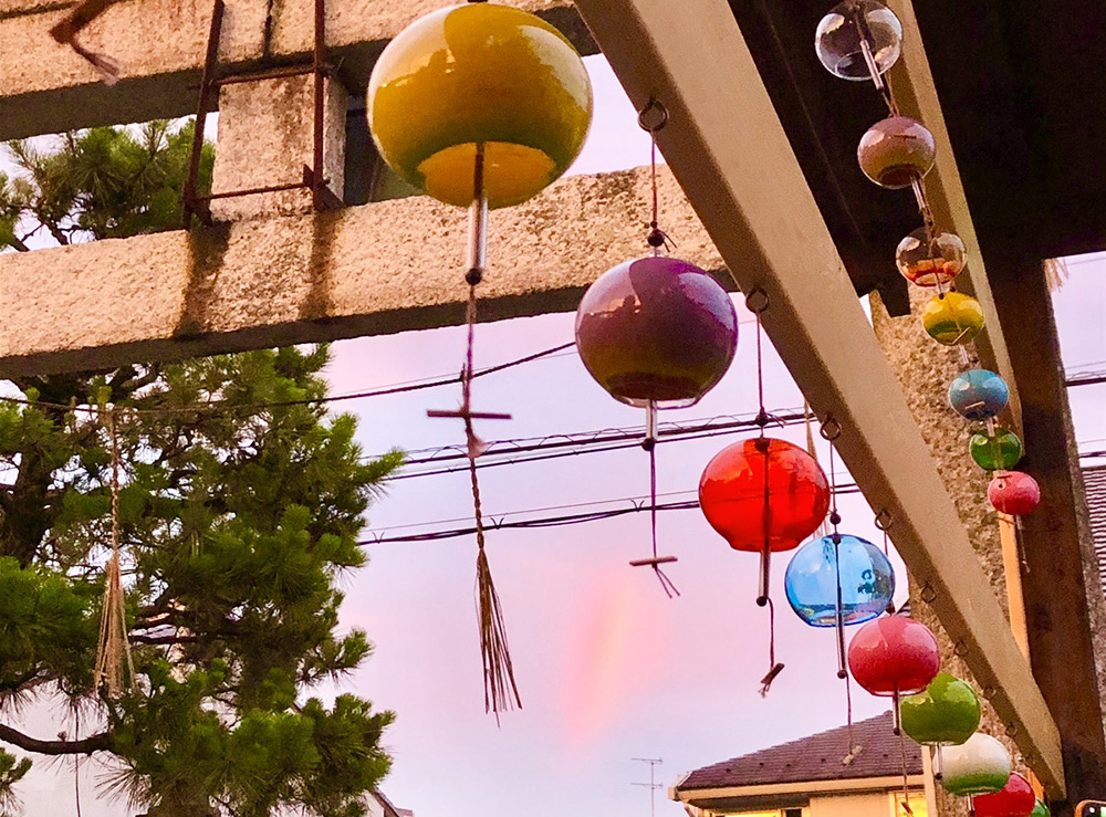 風鈴が歴史ある神社を涼やかに彩る。和田神社風鈴まつりが開催。土日祝はライトアップも【大津市　膳所】