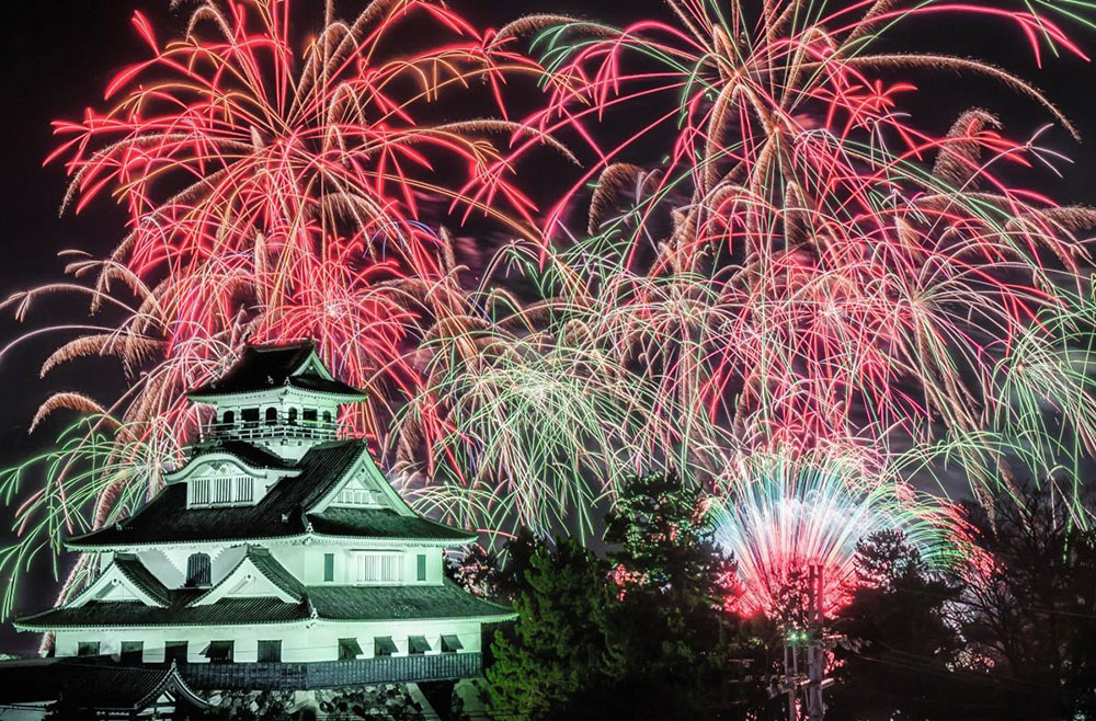 四夜連続開催！ 光と音が織りなす幻想風景。「長浜・北びわ湖大花火大会 －長浜の陣－」で花火や地元グルメを楽しもう！有料観覧席も販売中【長浜】